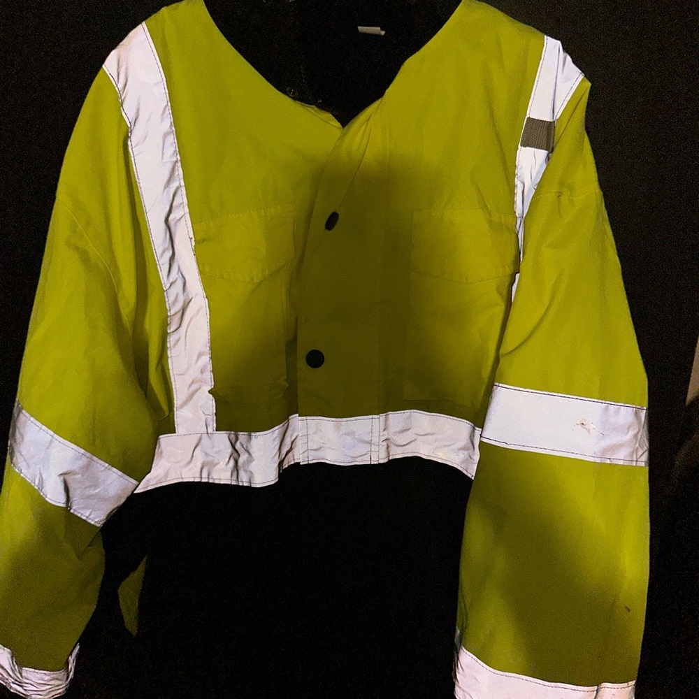 High-Visibility Reflective Jacket - image 1